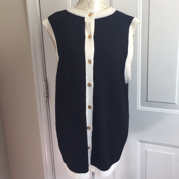 Outlander Woman Sleeveless Top in 2X - Picture 1 of 8